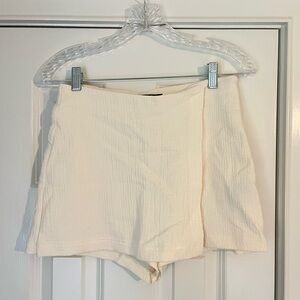 Forever 21 Textured Cream Skort Size Medium